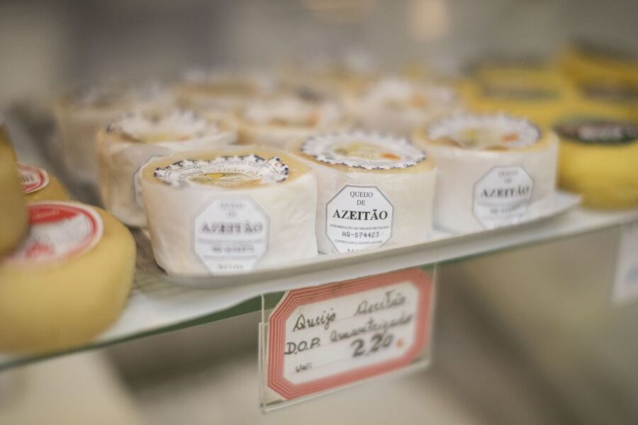 Lisbon: Original Morning Food Tour - What the guide adds to the experience