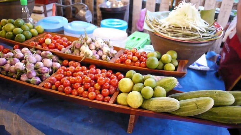 Luang Prabang: Foodie Walking Tour & Monk Blessing - What you may eat, and how much