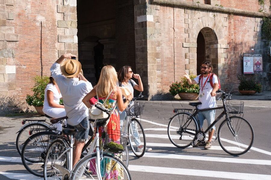 Lucca: 3-Hour Bikes & Bites Foodie Adventure like a Local - Romanesque churches, towers, and quiet squares