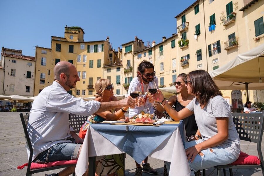 Lucca: Morning Food Tour with Snacks and Coffee - Starting at Lucca train station and passing through the walls