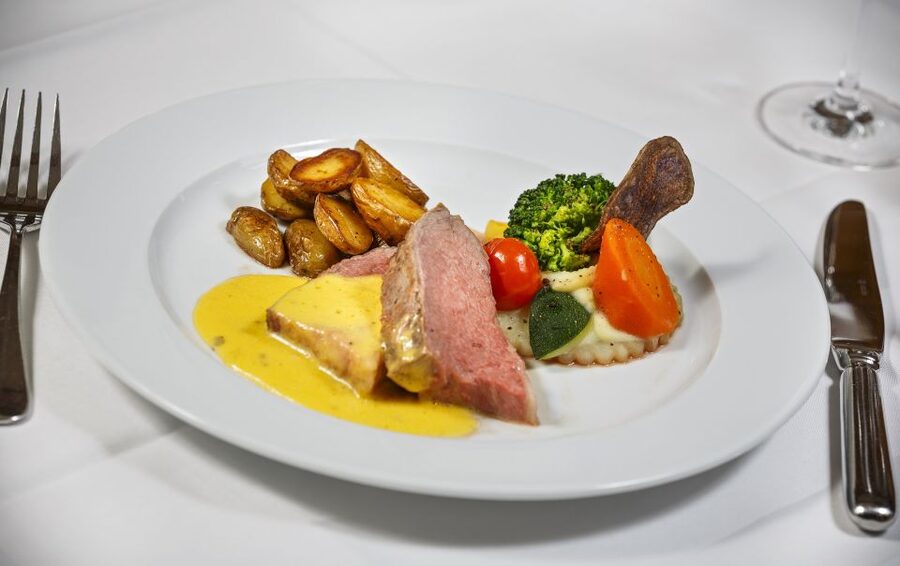 Lucerne: Lake Lucerne 1st Class Cruise with Gourmet Lunch - The winter route toward Vitznau