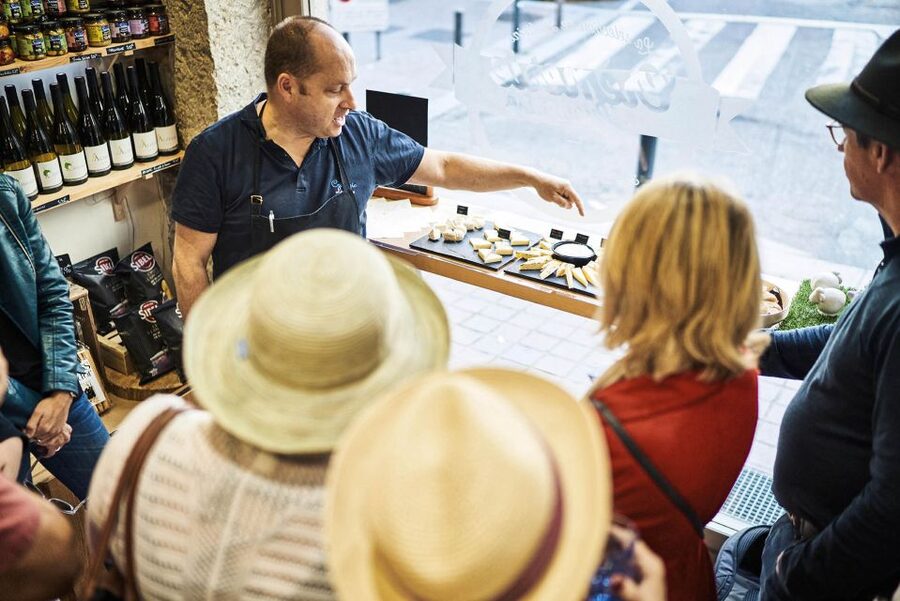 Lyon: Food Walking Tour with a Local Guide - Starting at Place du Change in Vieux Lyon