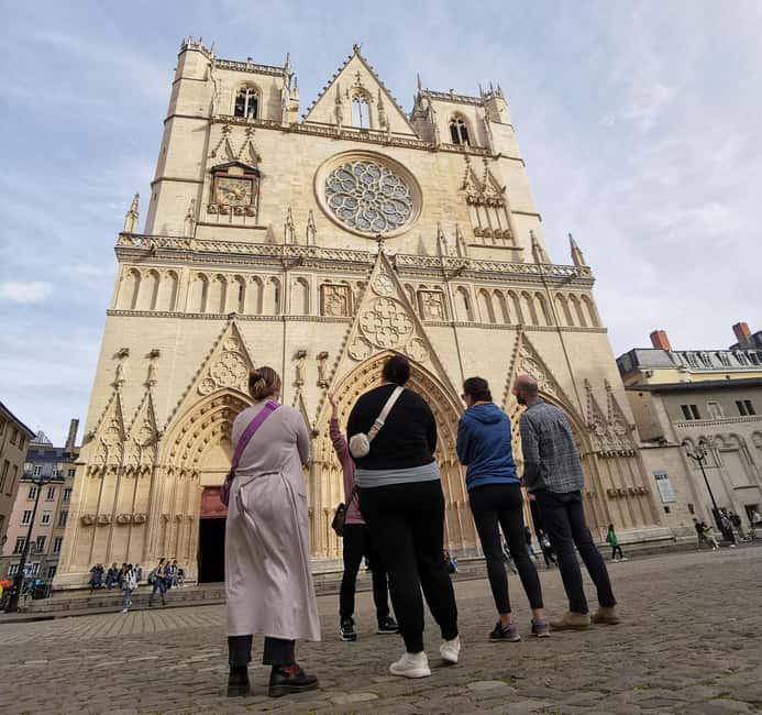 Lyon: Food Walking Tour with a Local Guide - Praline pie, chocolate, and the sweet finish