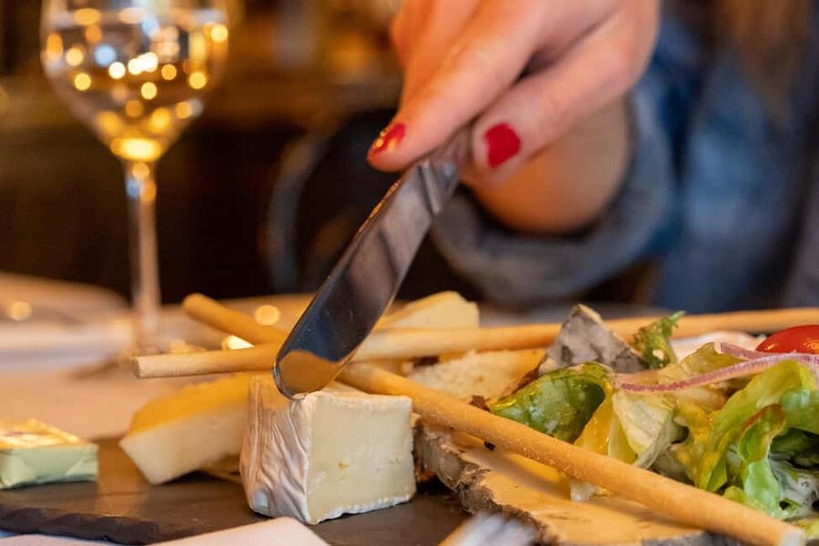 Lyon Old Town Food Tour: Full French Meal with Wine - Exploring the traboules of Vieux Lyon