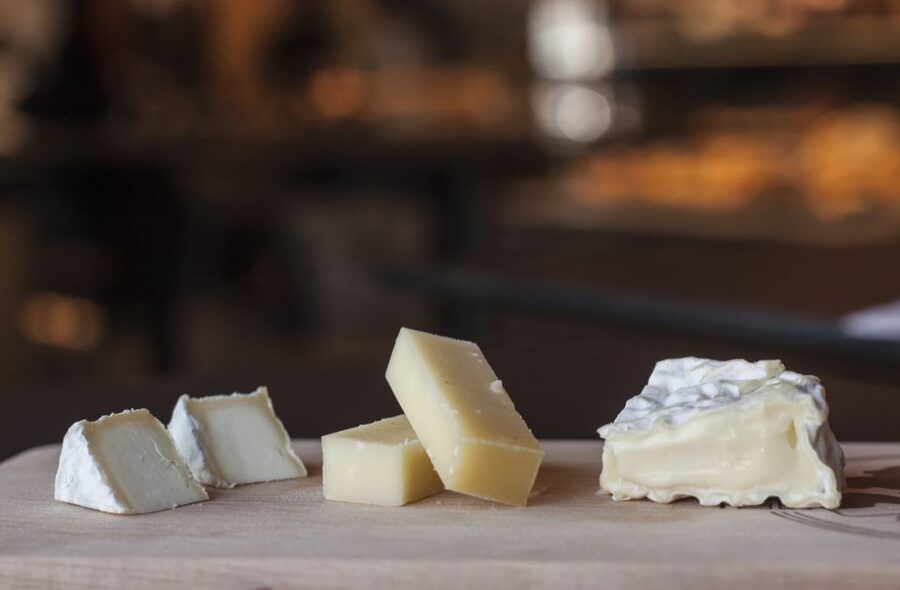 Lyon: Old Town Food Tour with 6 French Food Tastings & Wine - Vieux Lyon brings the stories between bites