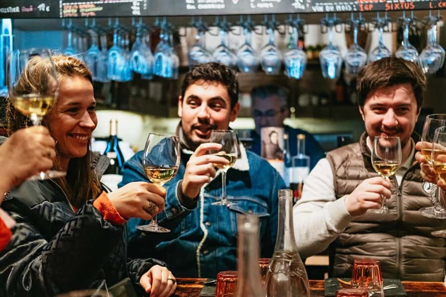 Lyon: Vieux Lyon Food Tasting Walking Tour - The guides are a major part of the value