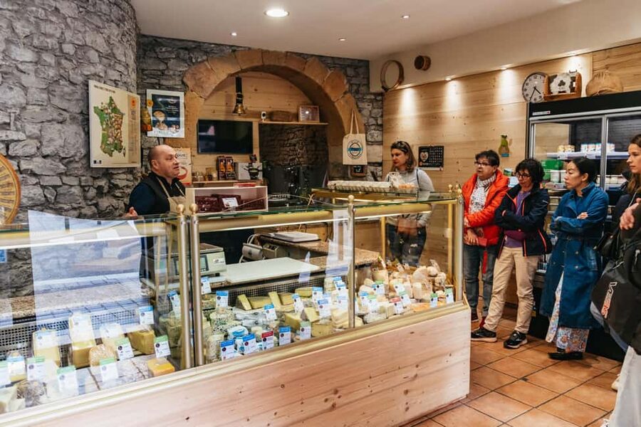 Lyon: Vieux Lyon Food Tasting Walking Tour - What you learn about Lyon beyond the plate