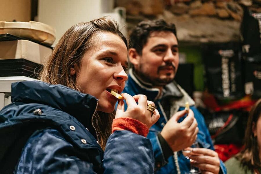 Lyon: Vieux Lyon Food Tasting Walking Tour - Walking, timing, and practical limits