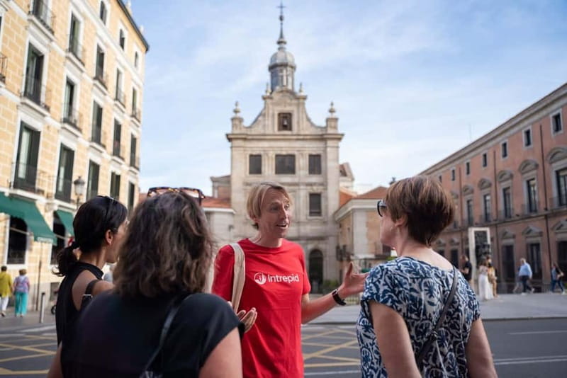 Madrid: Evening Tapas Tour with 5 Delicious Stops & Drinks - La Latina and the Madroño Liquor Tradition