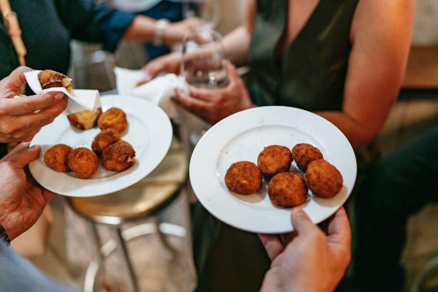 Madrid: Food & Wine Tour with 10 Tapas & 4 Drinks Included - Who should book this Madrid tapas tour?