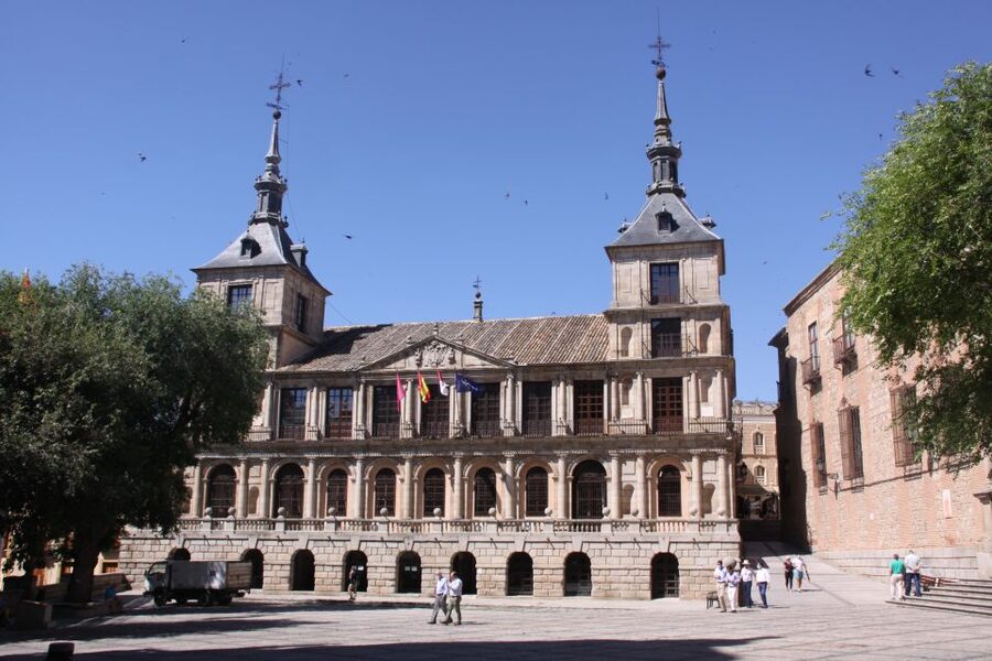 Madrid: Full-Day Guided Tour of Toledo with Cathedral Visit - The guides make or break the experience