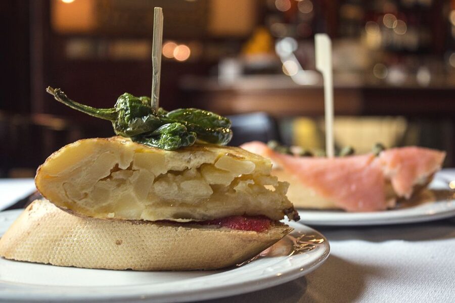 Madrid: Guided Food Tour with Authentic Tapas & Delicacies - Choosing between two hours and three hours