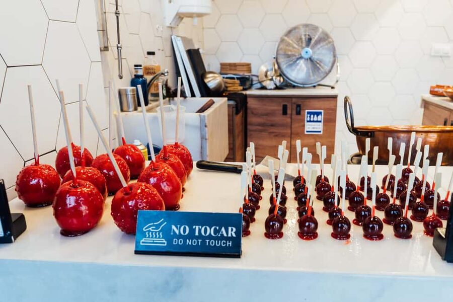 Madrid: Guided Food Tour with Tapas Tastings and Drinks - La Latina for one hour: the strongest part of the walk
