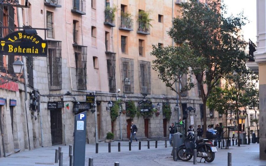 Madrid: Old Madrid Walking Food and Wine Tour - Chocolate Con Churros: Worth the Upgrade?
