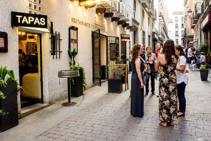 Madrid: Tapas & Wine Tasting Tour with Local Guide - Madrid de los Austrias and the walk to Plaza Mayor