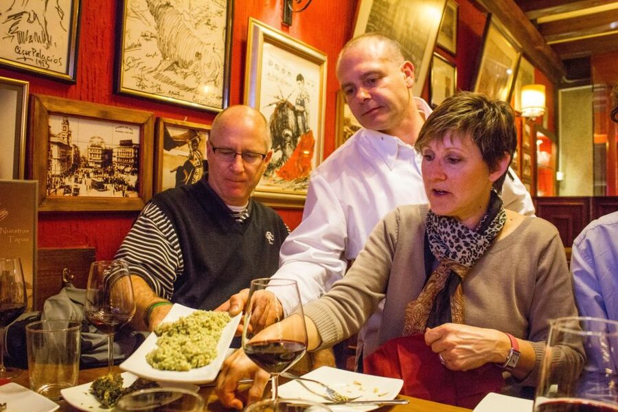 Madrid: Tapas & Wine Tasting Tour with Local Guide - How the guides shape the evening