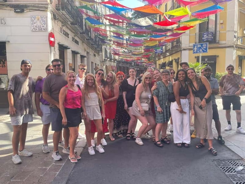 Madrid: Tasty Tapas Tour & Visit to a Terrace with Views - La Latina: Madrid’s easygoing bar culture