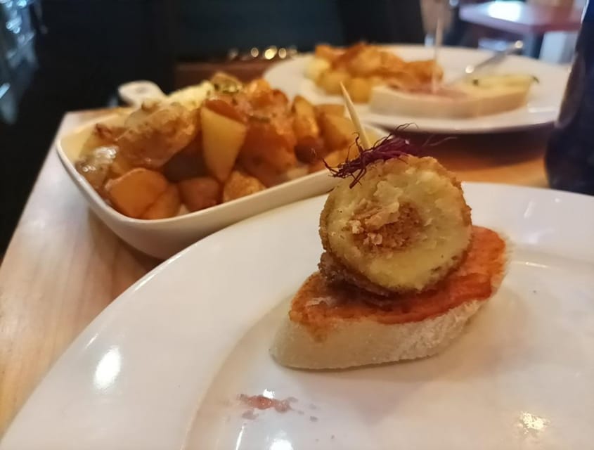 Malaga: Food Tour with Local Guide, Tapas, and Drinks - The guides make the difference
