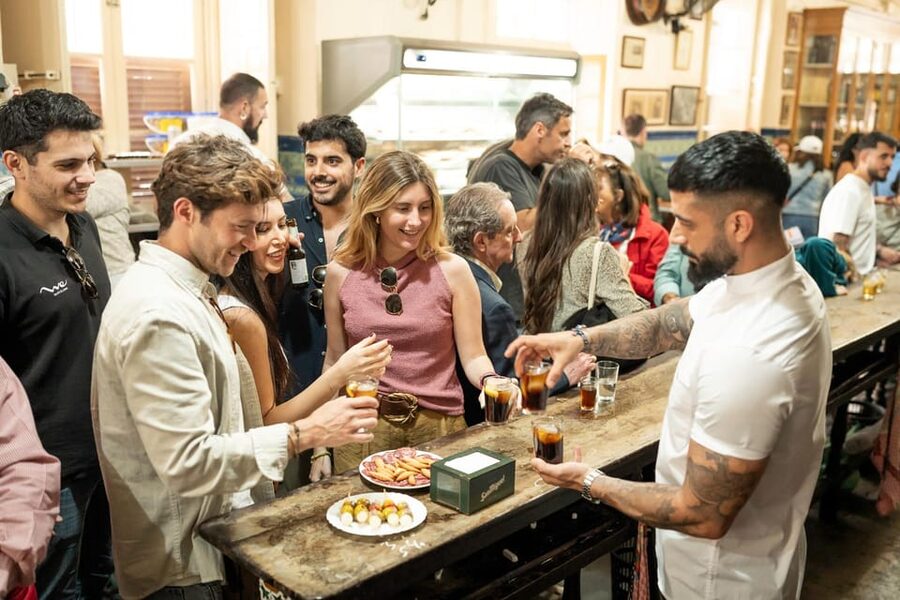 Málaga: Tapas, Wine & Rooftops Private Tour - The first wine tavern sets the tone