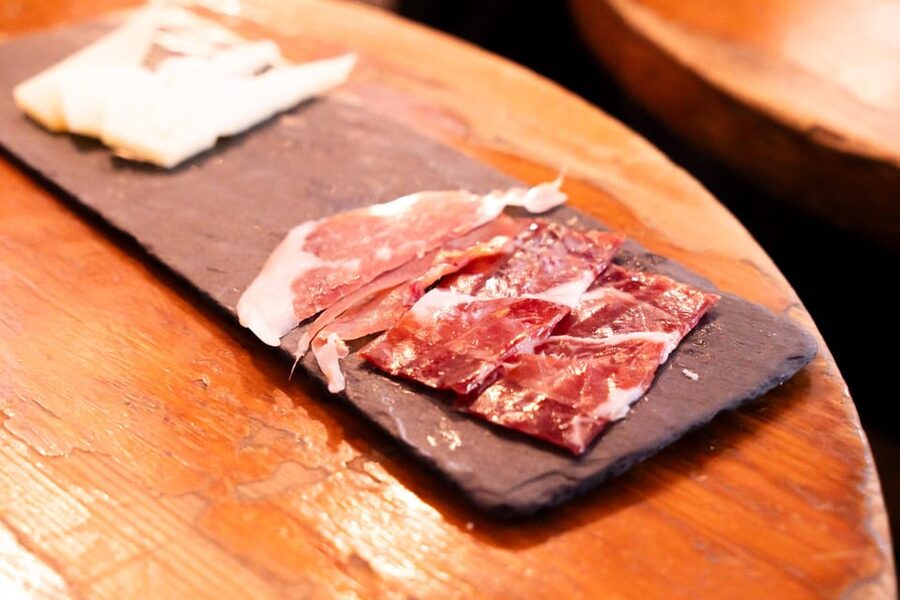 Malaga: Wine and Tapas Tour with Tastings and Drinks - Who should book this experience?