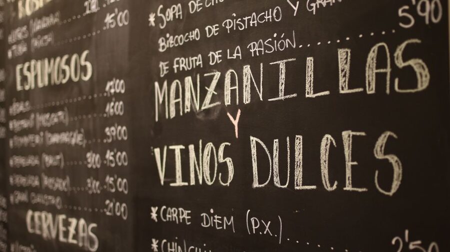 Málaga: Wine & Tapas Tour - First Stop: Málaga Wine and a Traditional Tavern