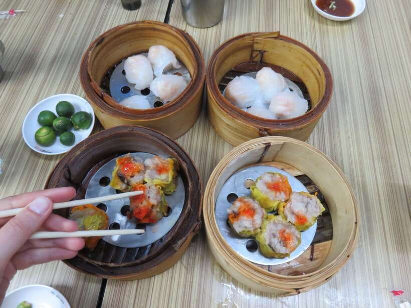 Manila: Sightseeing and Food Walking Tour with Tastings - Binondo Chinatown and the business of small bites
