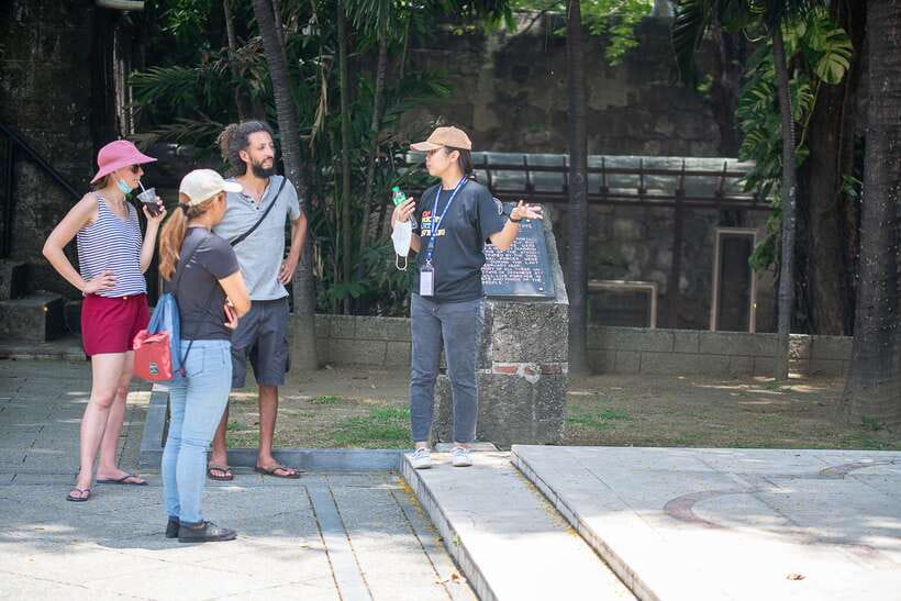 Manila: Sightseeing and Food Walking Tour with Tastings - The guides make the packed schedule work