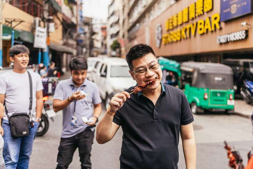 Manila: Street Food and Drinks Walking Tour with Tastings - The guide is the main value
