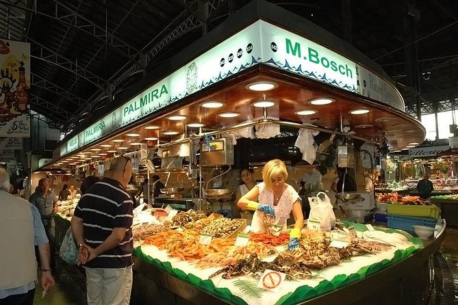 Market Gourmet Visit and Spanish Culinary Experience in Barcelona - Meeting the chef at Carrer del Paradís