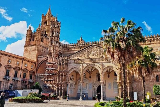 Markets and monuments: walking tour and street food in Palermo - Group size, pace, and guide quality