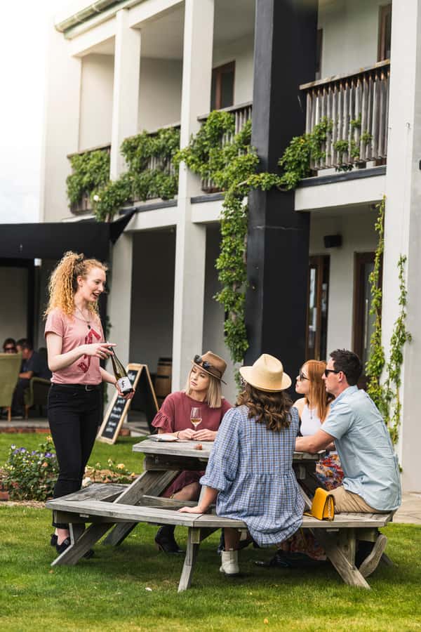 Marlborough: Full-Day Wine and Seafood Tour with Cruise - Lunch in Marlborough before the boat