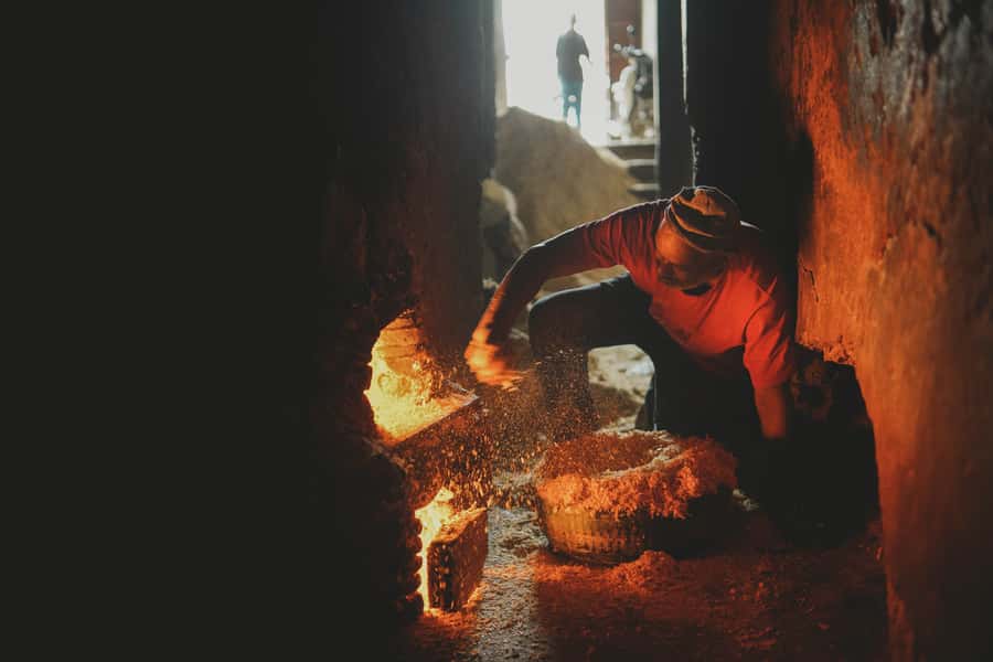 Marrakech: Medina Stories Food Tour with 15+ Tastings - First tastings: street food and the working medina