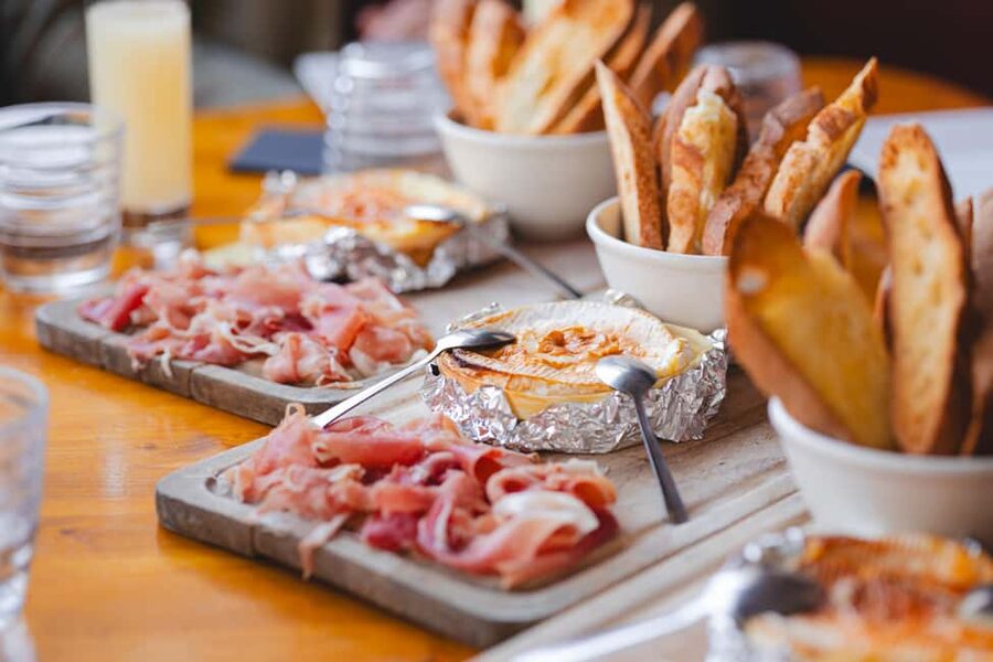 Marseille: Walking Food Tour with Full Meal - Eating your way through Le Panier