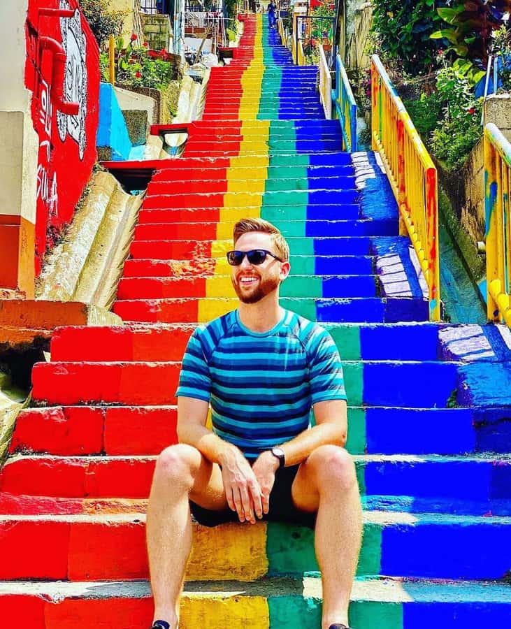 Medellín: Comuna 13 True Story and Street Food Tour - A 15-minute dance or rap show