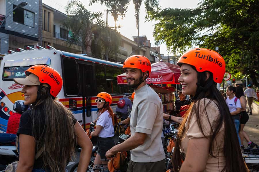 Medellín: E-bike and Foodie Tour - Unidad Deportiva de Belén: a first taste of local life