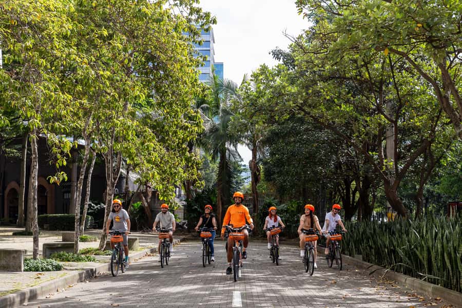 Medellín: E-bike and Foodie Tour - Laureles: tree-lined streets and regional flavor