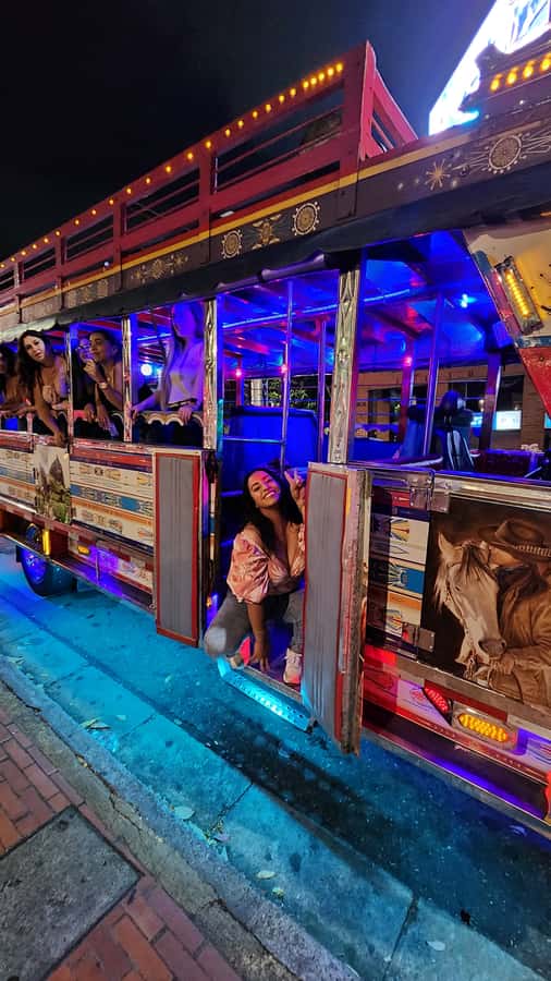 Medellin: Party Bus with DJ & Street Food Tastings - Why this Medellín night works