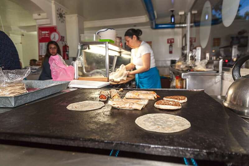 Mexico City: Tacos & Mezcal Night Food Tour - Start with northern-style tacos