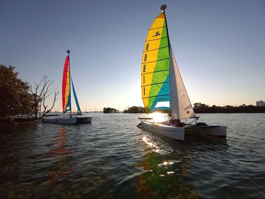 Miami: Intimate Sailing in Biscayne Bay w/ Food and Drinks - Snacks, Cold Water, and a Relaxed Midpoint