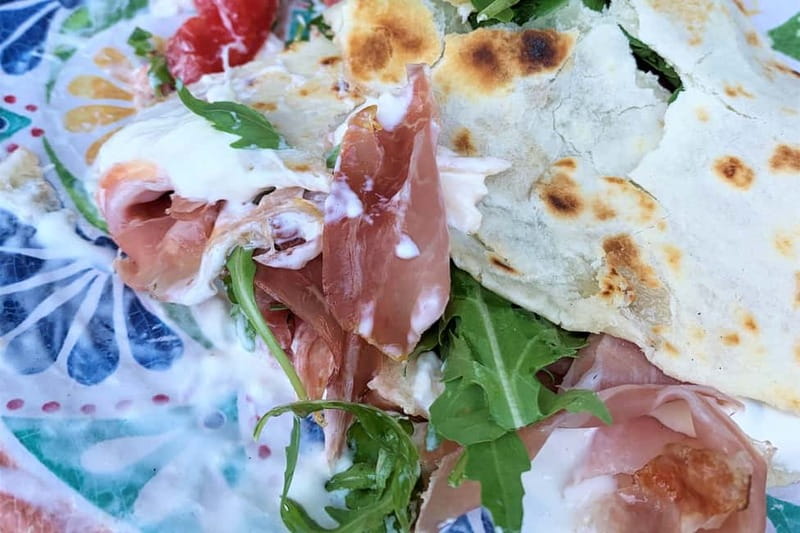 Milan: Guided Food Tour with Tastings - Walking past the Colonne di San Lorenzo