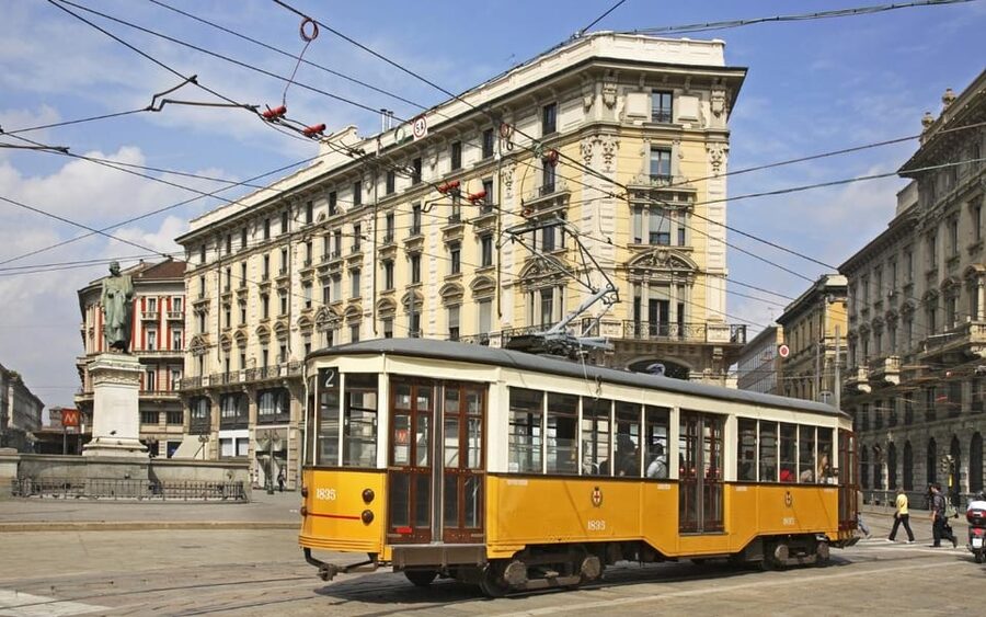 Milan: History & Street Food Tour with Wine Tasting - Piazza Duomo and the Galleria Vittorio Emanuele II