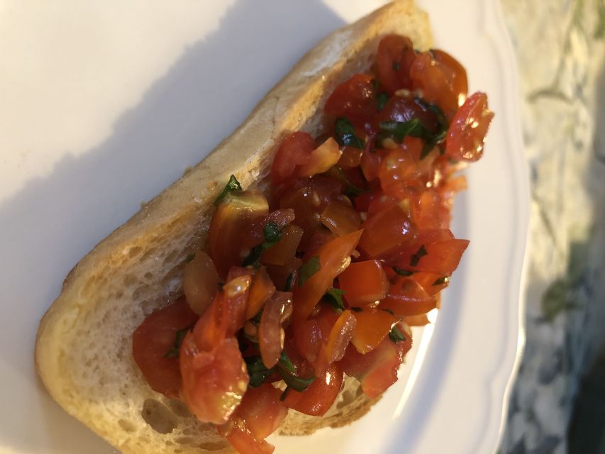 Milan: Italian Cooking Class with Food and Wine - Chef Ilaria’s teaching style