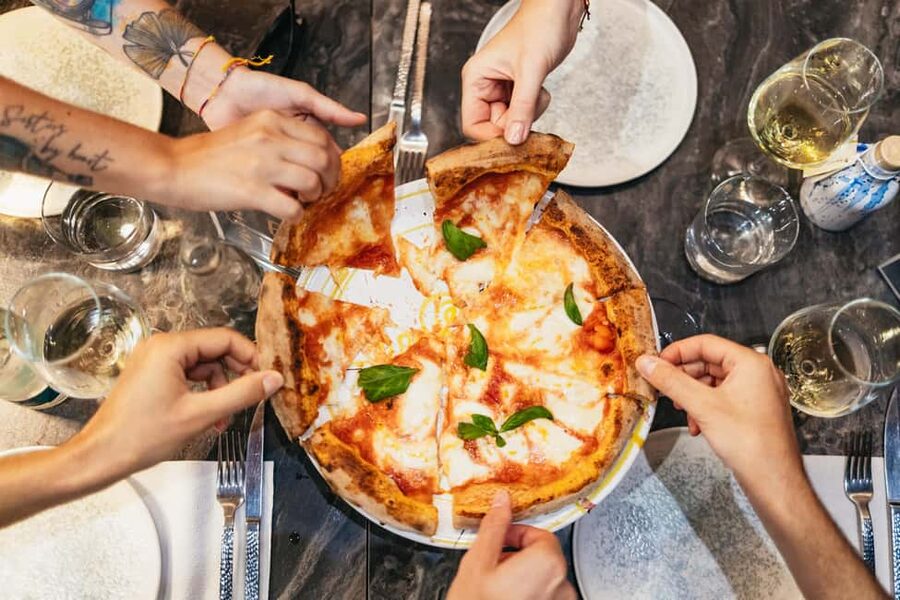 Milan: Street Food Walking Tour - Piazza San Sepolcro: stories between tastings