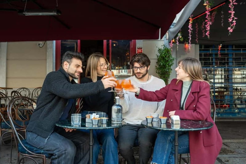 Milan: Sunset Navigli Food and Drinks Tour with a Local - The first stop: cocktails and the Milanese aperitivo