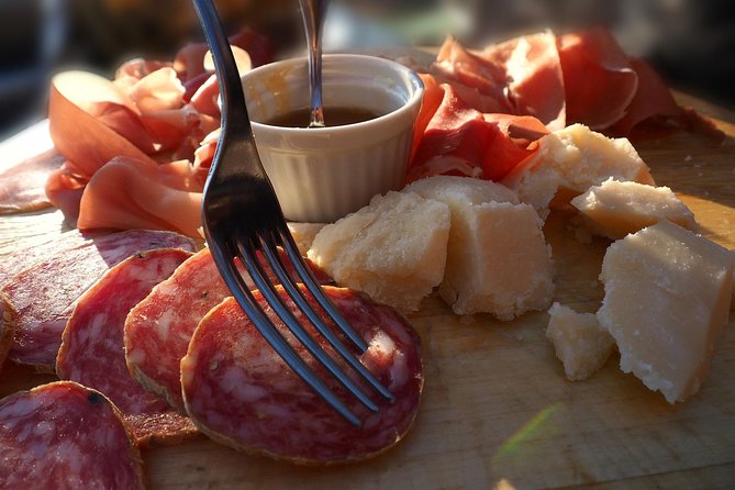 Milan: Sunset Navigli Food & Drinks Tour by Do Eat Better - Key points at a glance