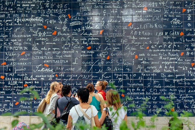 Montmartre Private Food Walking Tour With Locals: The 10 Tastings - Place du Tertre and the tourist side of Montmartre