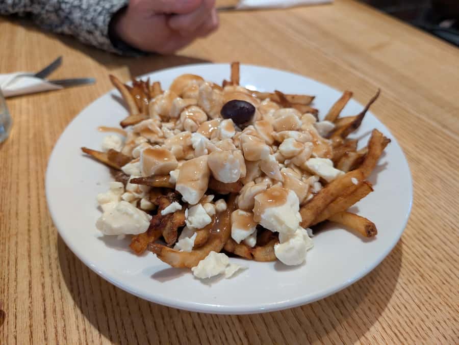 Montreal: Mile End District Food Tour with 8+ Tastings - Italian coffee and hand-piped cannoli finish the walk