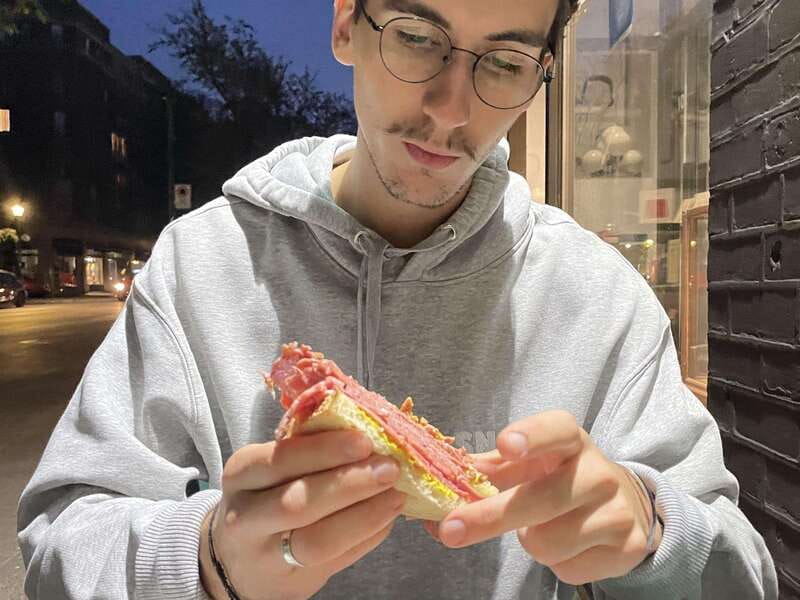 Montréal: Mile End Foodie Tour with Tasting - Is it good for solo visitors and small groups?