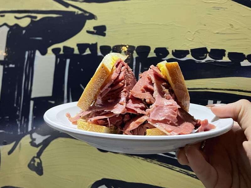 Montréal: Mile End Foodie Tour with Tasting - Starting with Montréal’s essential comfort foods