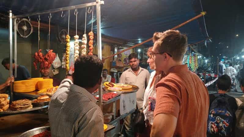 Mumbai Street Food Tour with Evening Bazaar Walk - Bhuleshwar Market and a Jain Temple